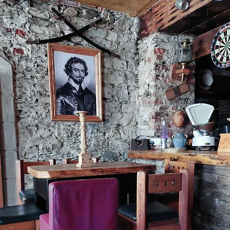 Black Toms Tavern Tinahely