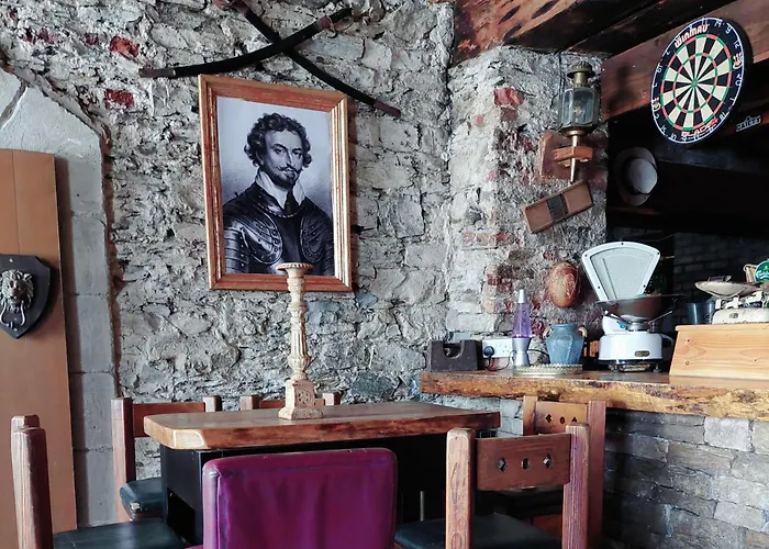 Black Toms Tavern Tinahely